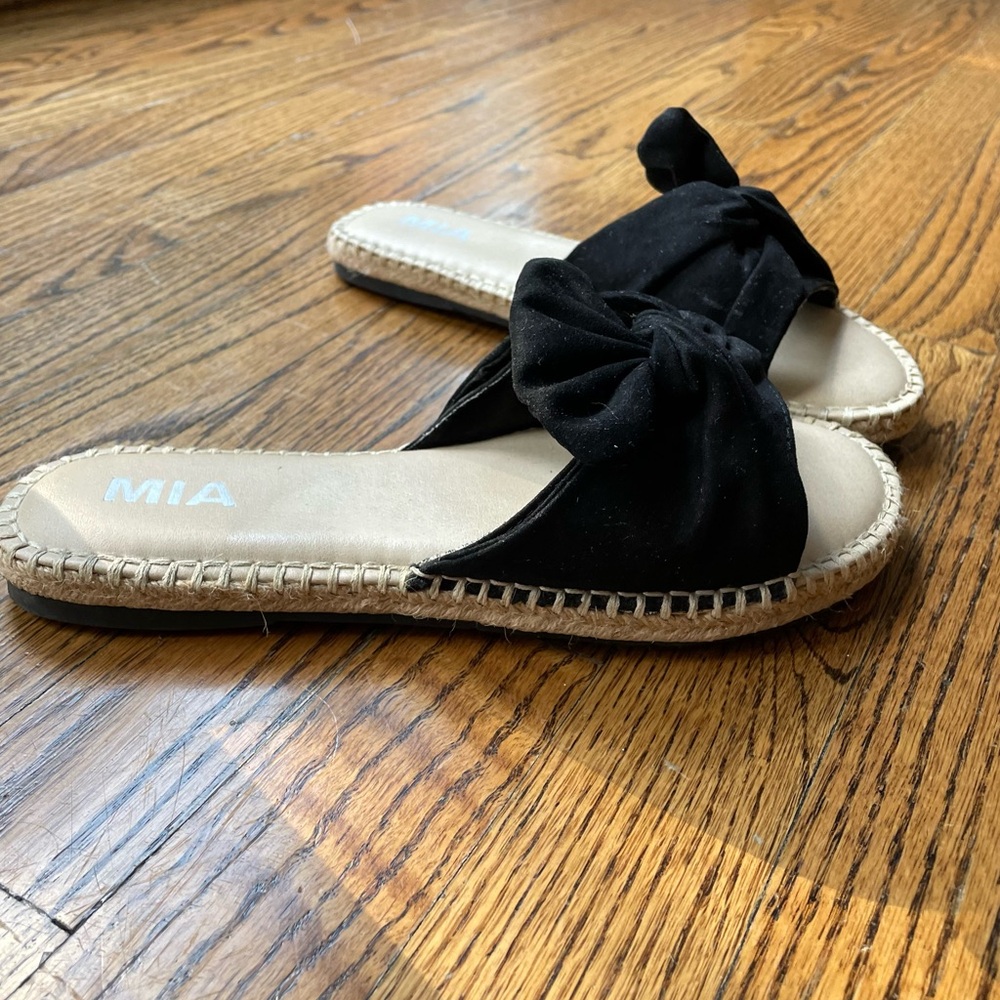 MIA kensi black suede bow slide espadrille sandal size 8.5 WORN ONCE